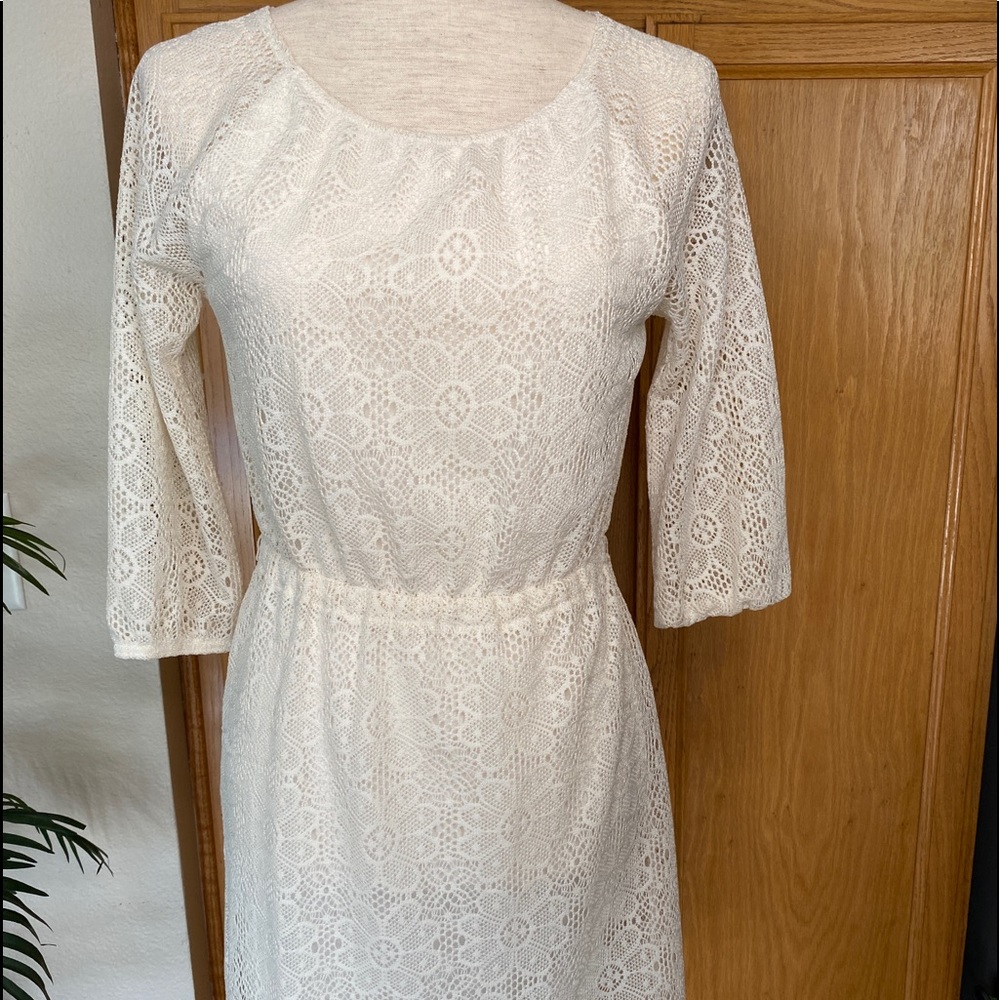 🌺  3/$15 Beautiful lined cream lace dress